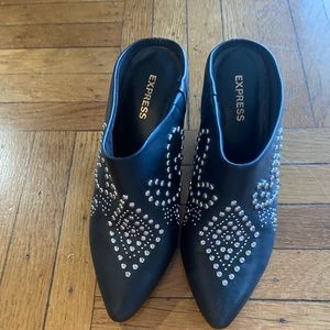 Express toe pointed heel. Western style.